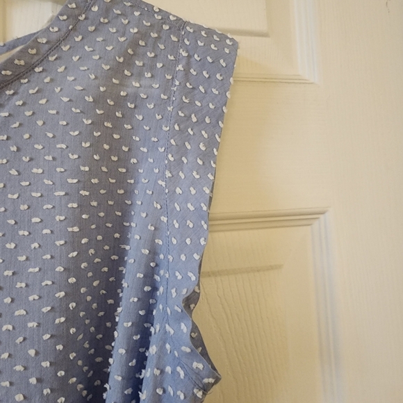 LOFT Sleeveless Textured Tie Waist Blouse Size Medium 100% Cotton Blue White Dot - Picture 6 of 10